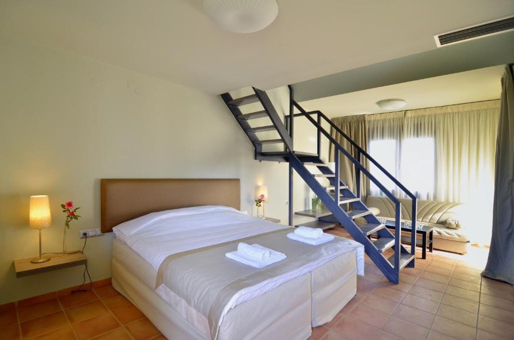Ellopia Point Hotel — 2