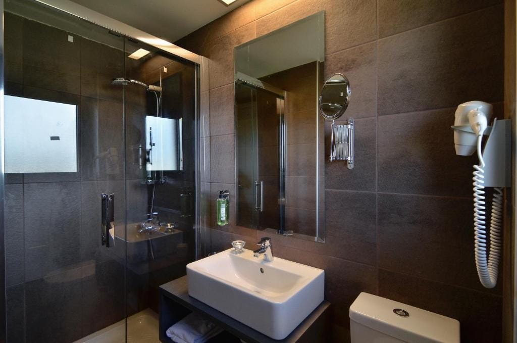 Ellopia Point Hotel — 3