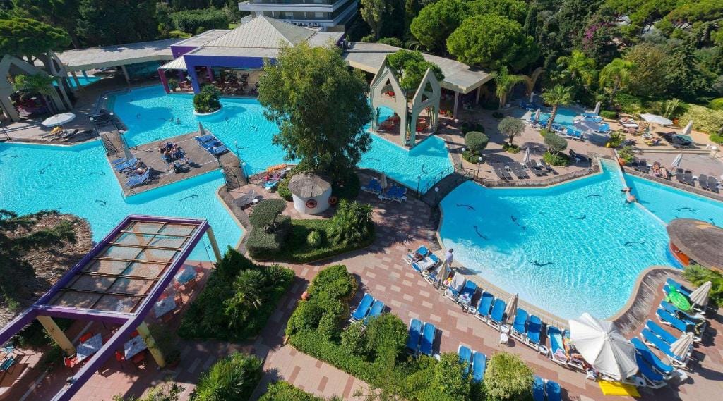 Dionysos Hotel — 1