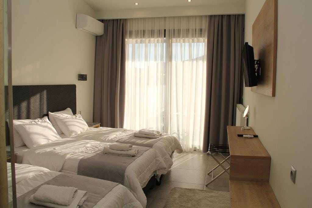Alexiou Hotel — 4