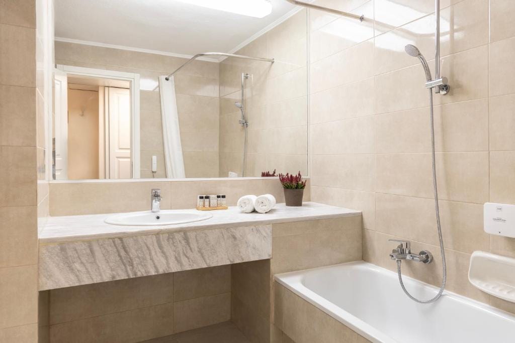 Amalia Hotel Meteora — 3