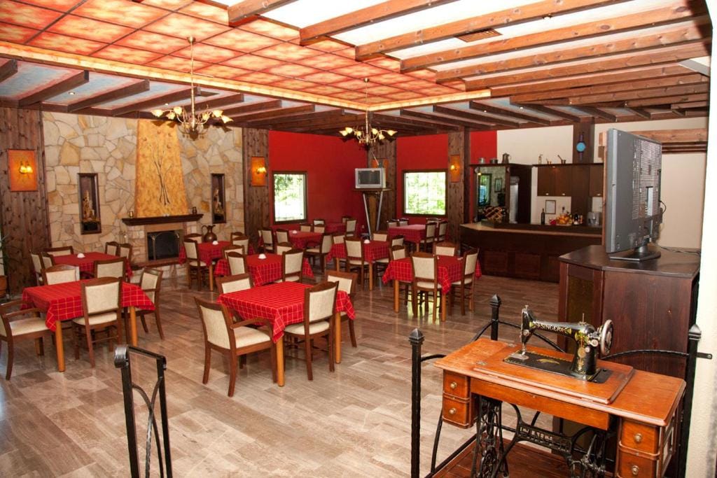 Spanias Hotel — 2