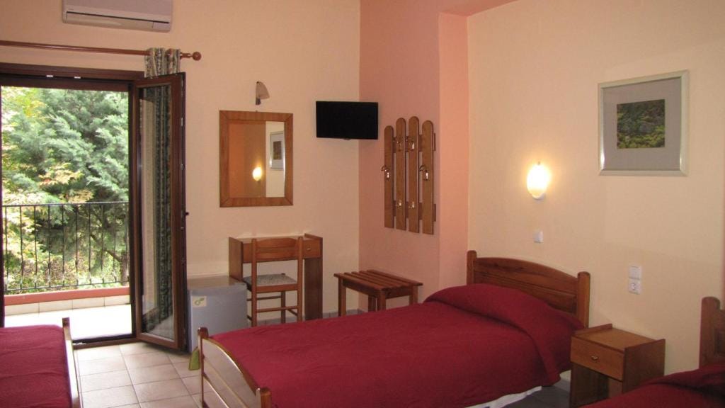 Spanias Hotel — 3
