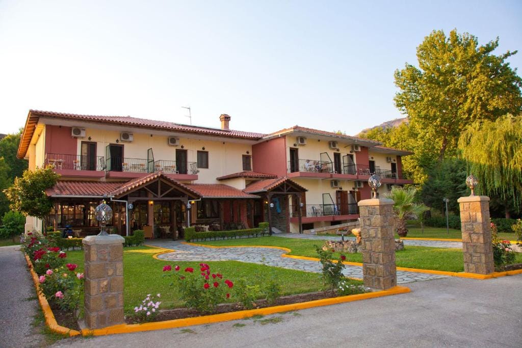 Spanias Hotel — 4