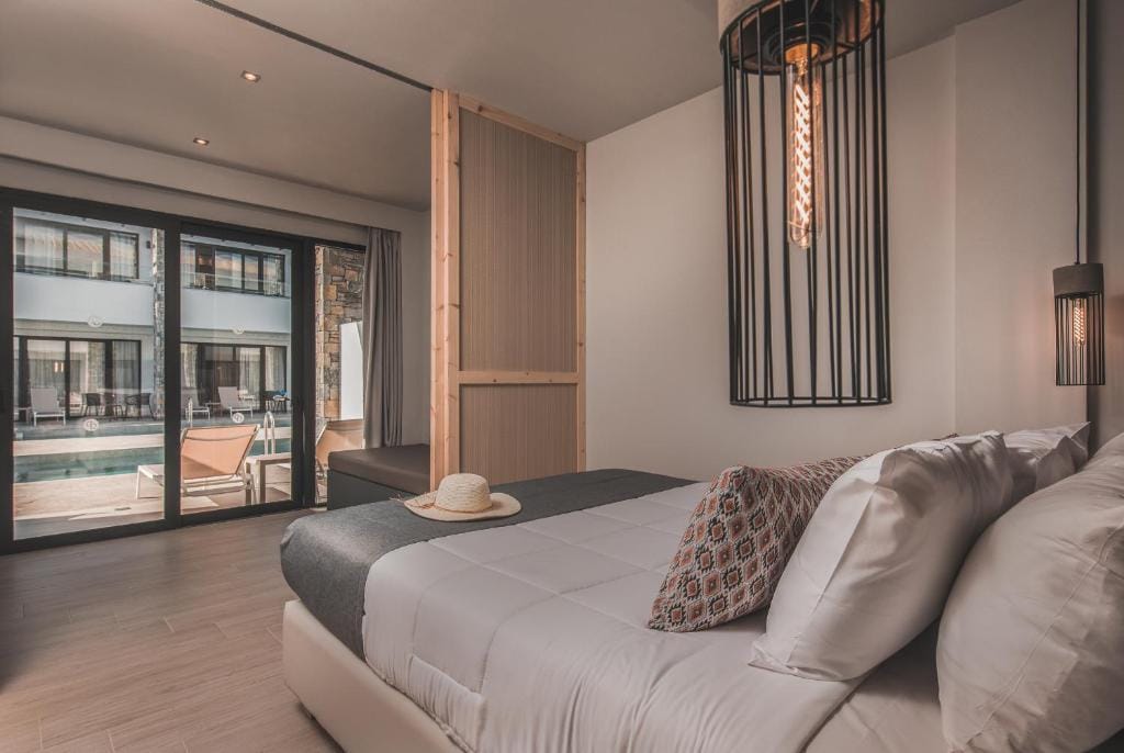 Cavo di Suites — 2