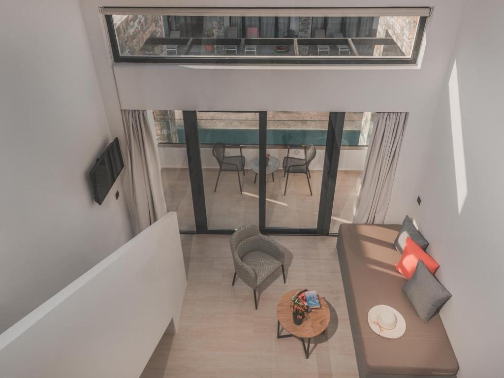 Cavo di Suites — 5
