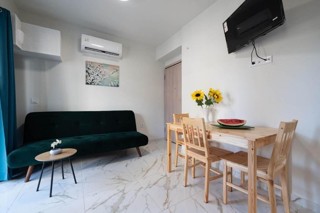 Pomegranate Apartments — 5