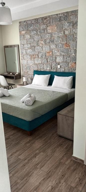 Verga's Apartments — 5