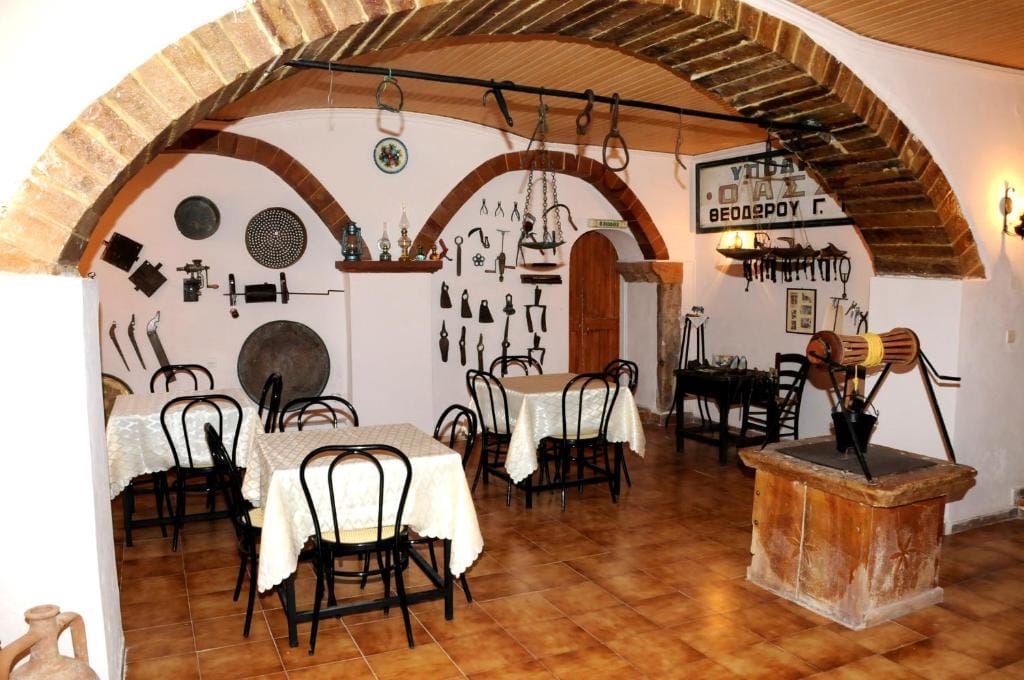 Topakas House — 4