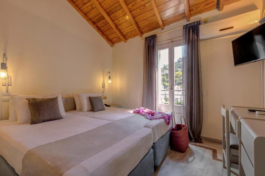 Samaina Port Hotel — 2
