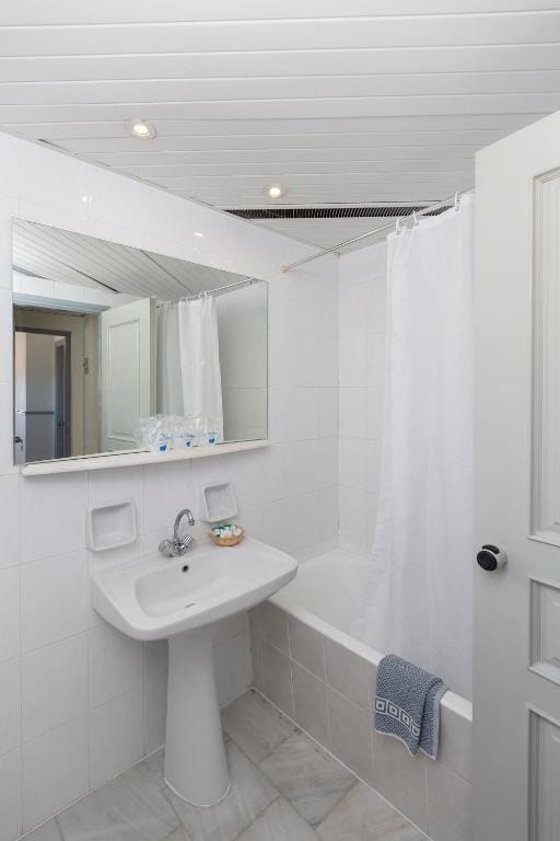 Samaina Port Hotel — 3