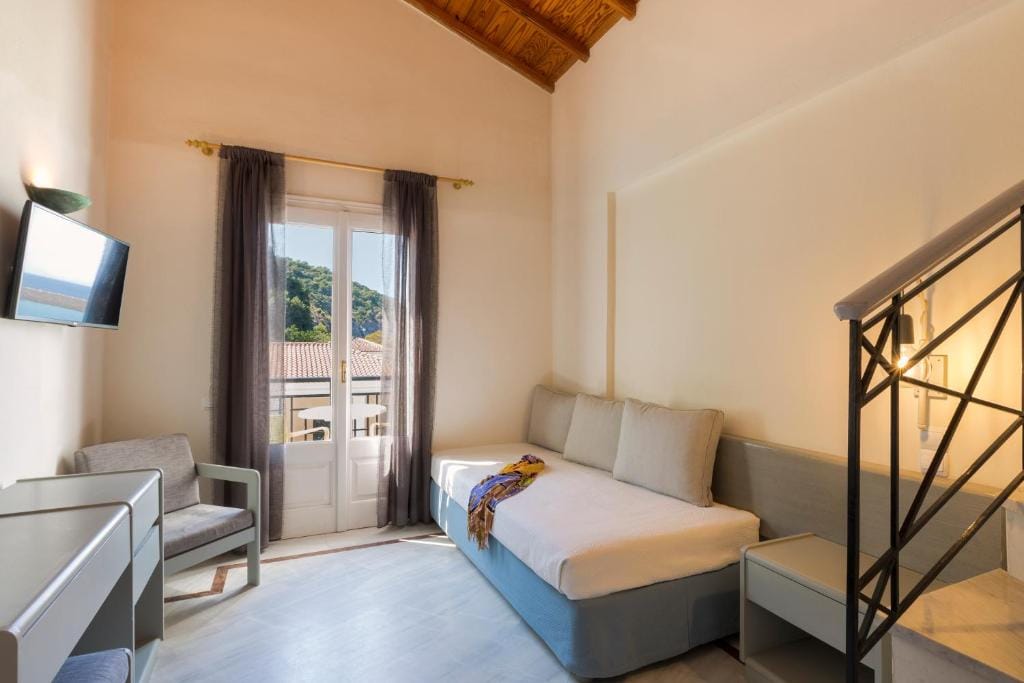 Samaina Port Hotel — 5