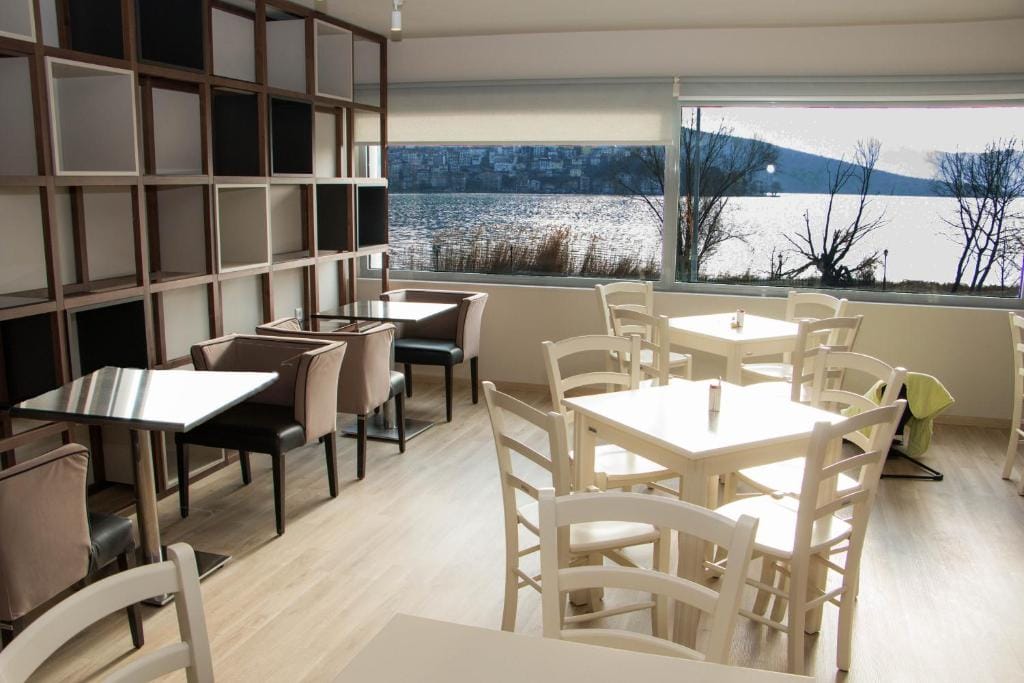 Paralimnio Suites — 4