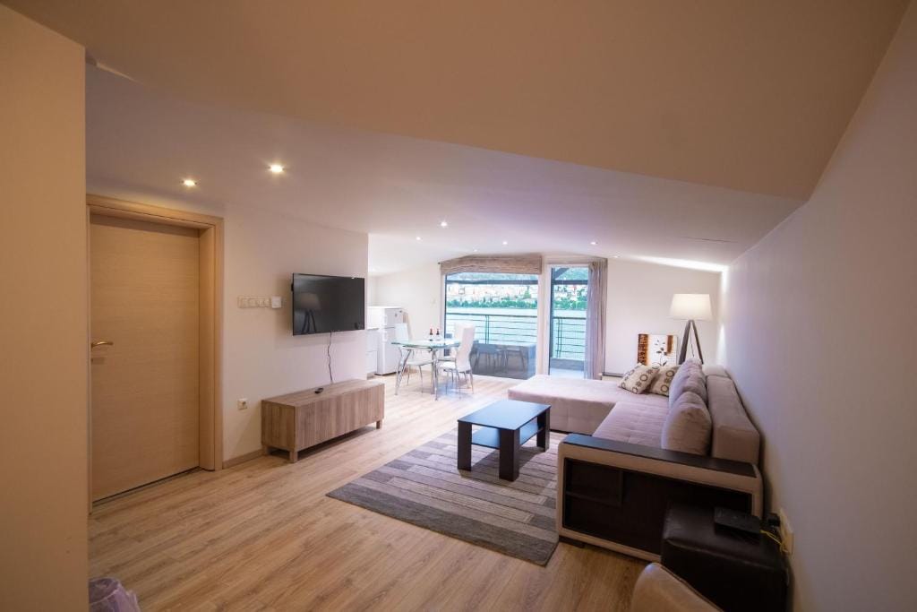Paralimnio Suites — 5