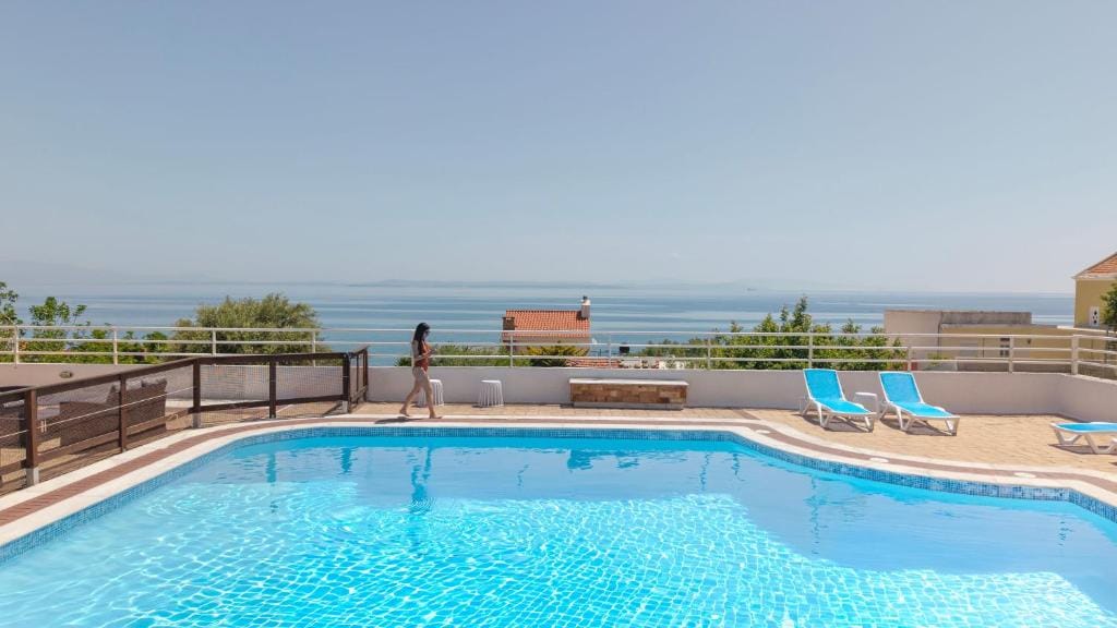 CHIOS HOTEL — 2