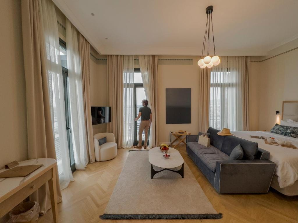 EPICURE SUITES — 3