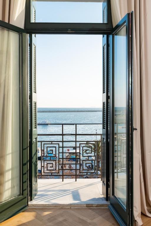 EPICURE SUITES — 4