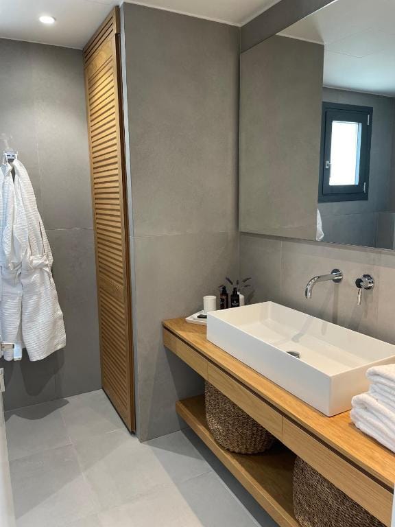 MARAVILLA SUITES — 3