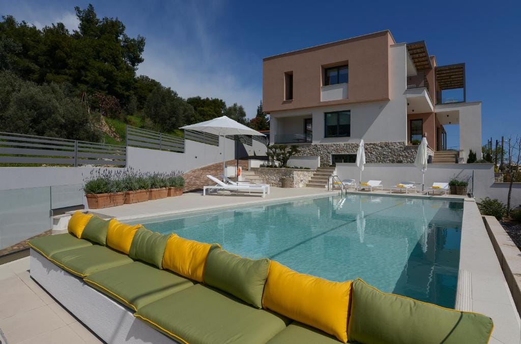 MARAVILLA SUITES — 4