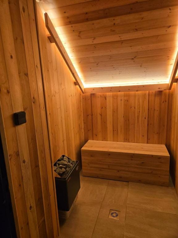 UrbanBay Hotel & Spa — 4