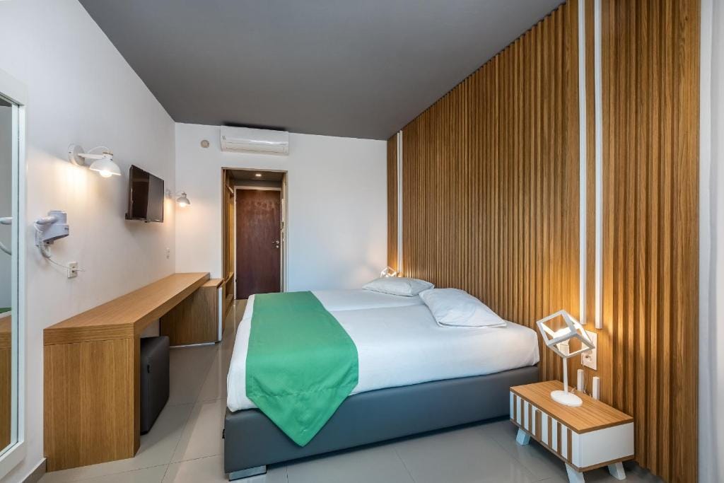 Zeus Hotel — 2