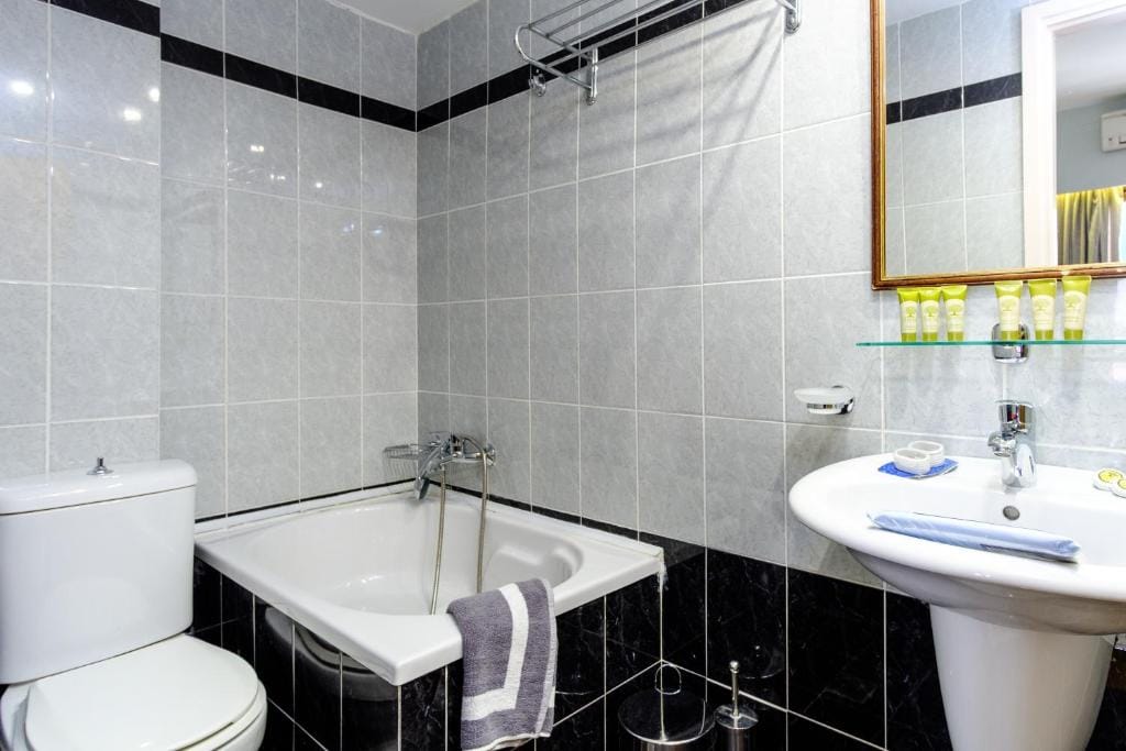 Aphrodite Hotel Syros — 3