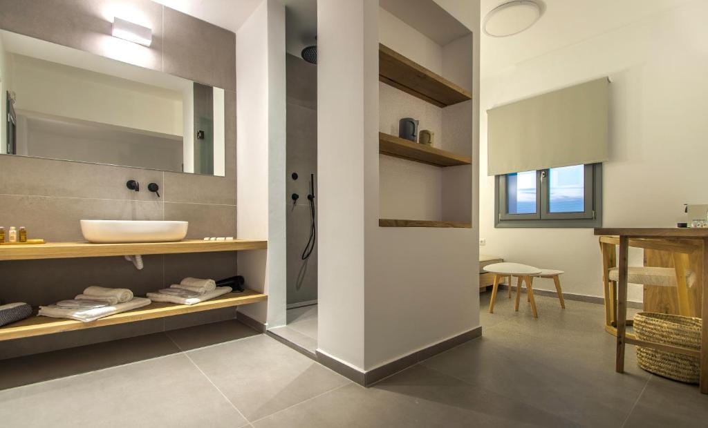 Oro Suites — 2
