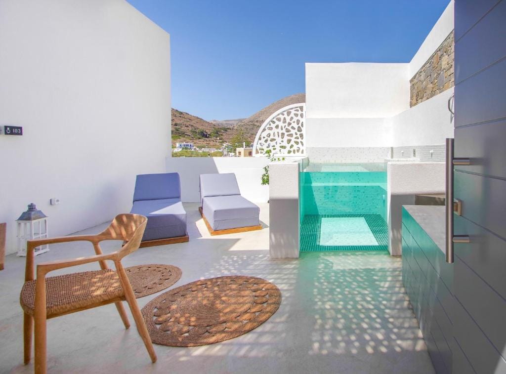 Oro Suites — 3