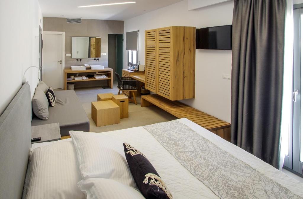 Oro Suites — 4