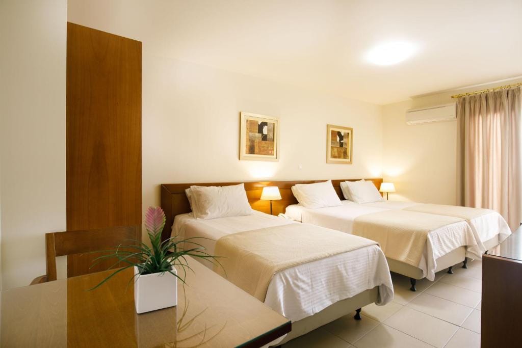 Hotel ΑΤΗΙΝΑ — 2