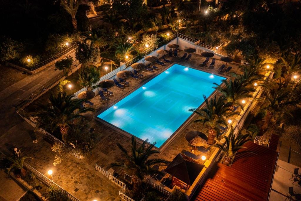 Pappas Hotel — 3