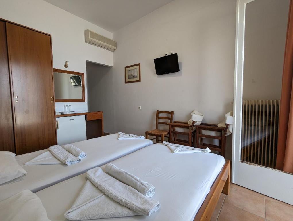 HELEN'S ROOMS — 2
