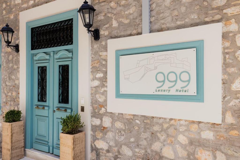999 Luxury Hotel — 1
