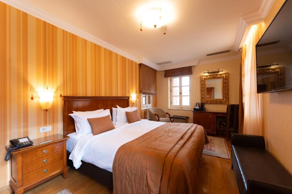 Aetoma Hotel — 2
