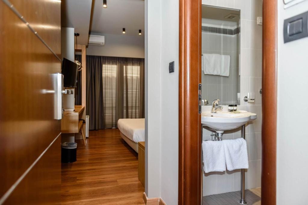 Agamemnon Hotel — 3
