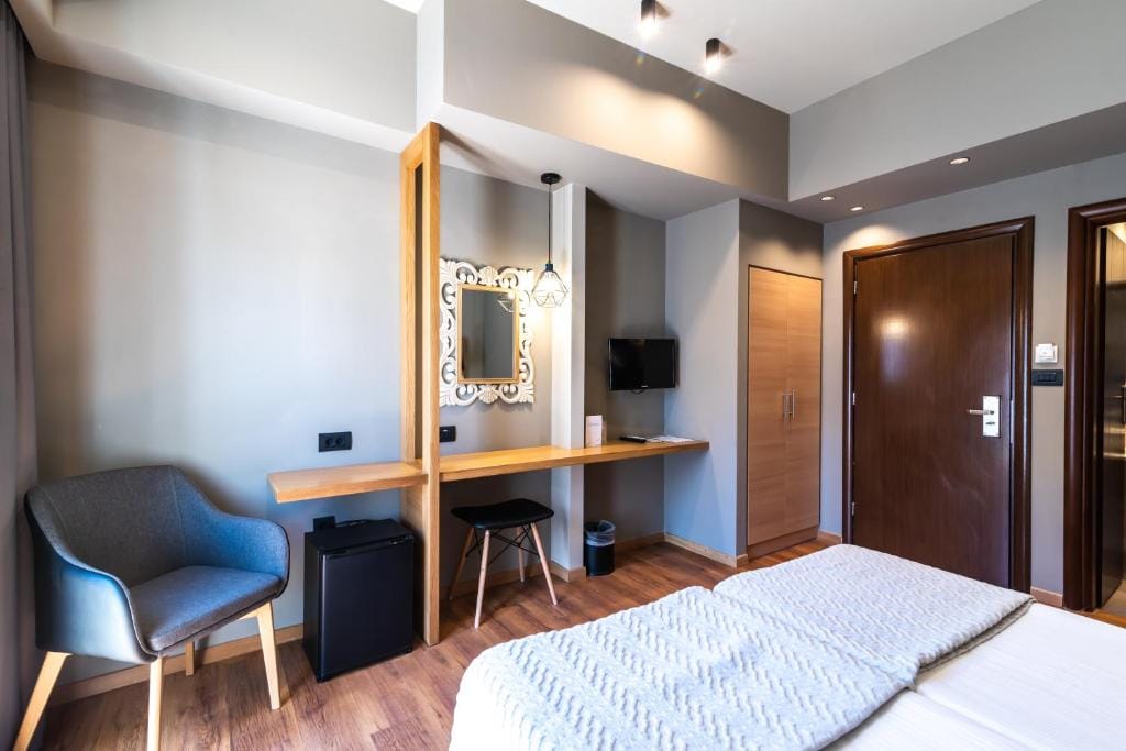 Agamemnon Hotel — 4