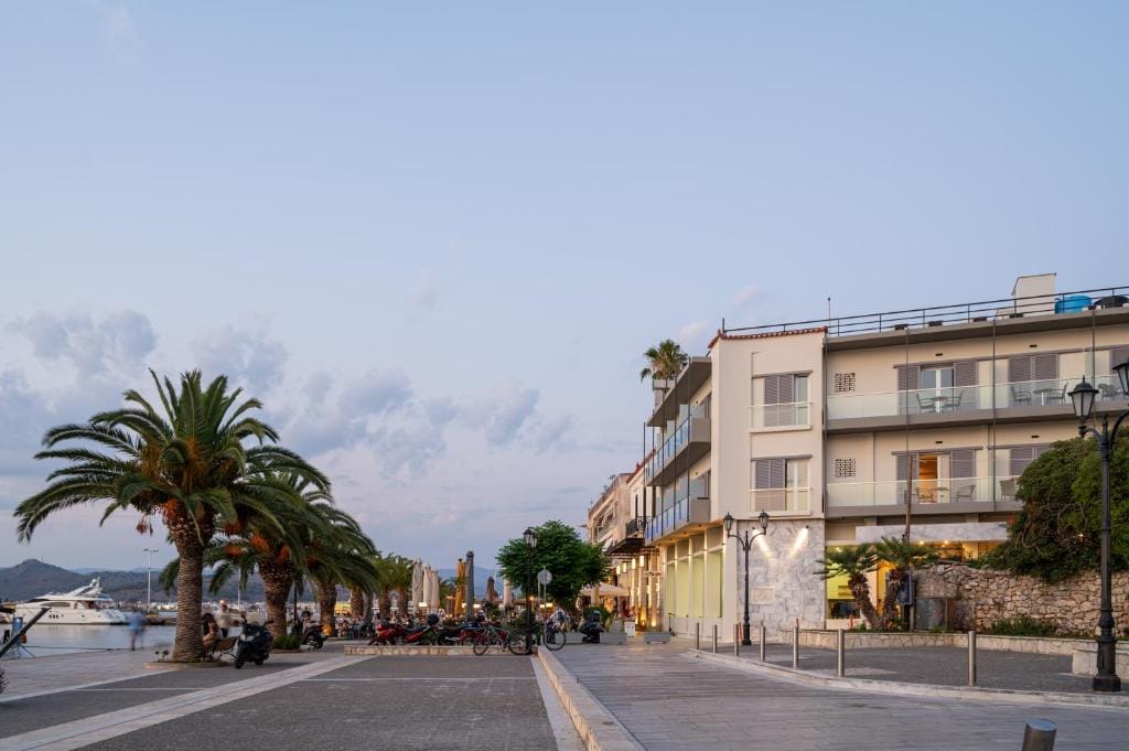 Agamemnon Hotel — 5