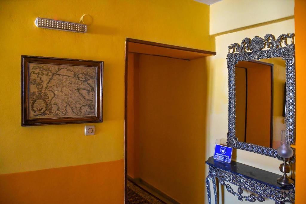 Byron Traditional Hotel — 2