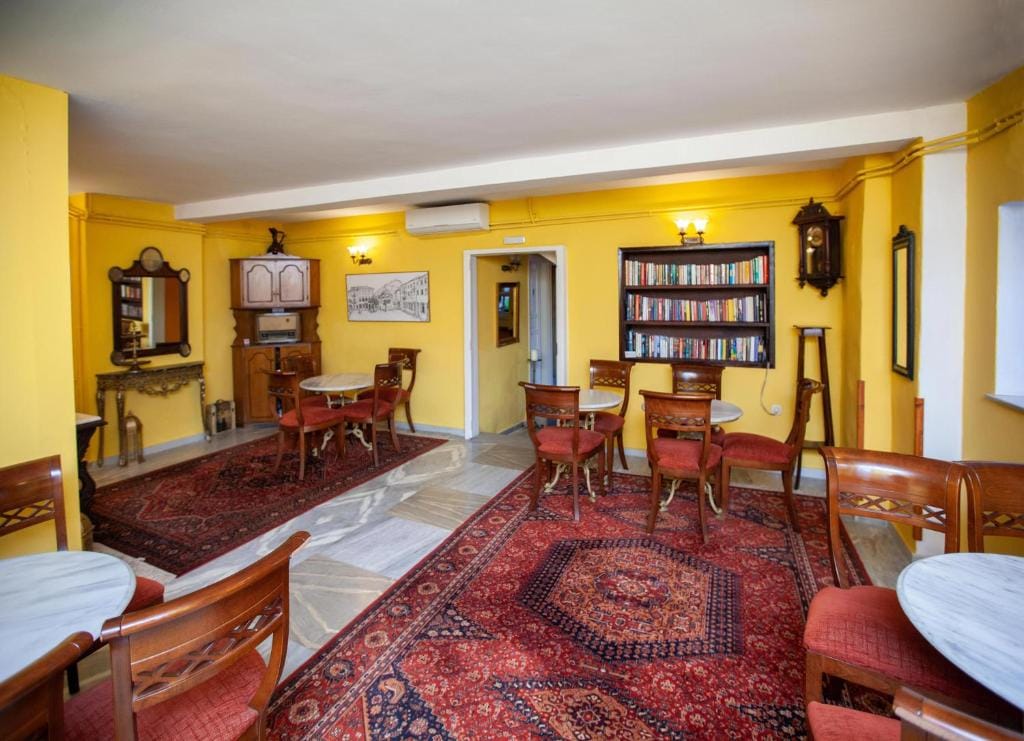 Byron Traditional Hotel — 3