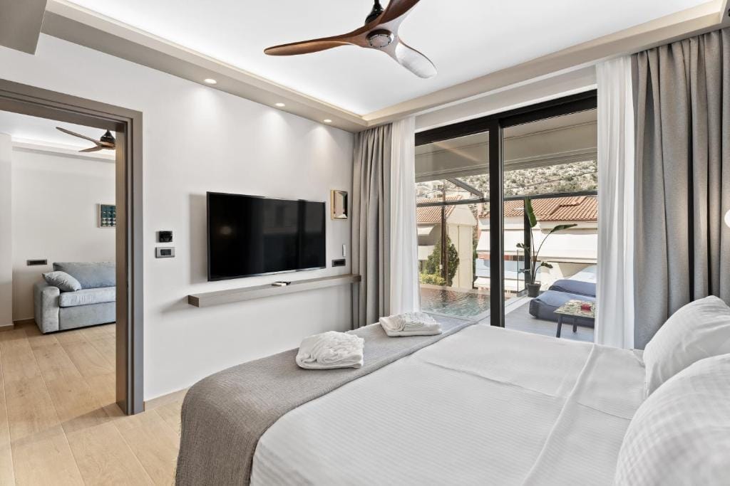 Ennea Muses Rooms and Suites — 3