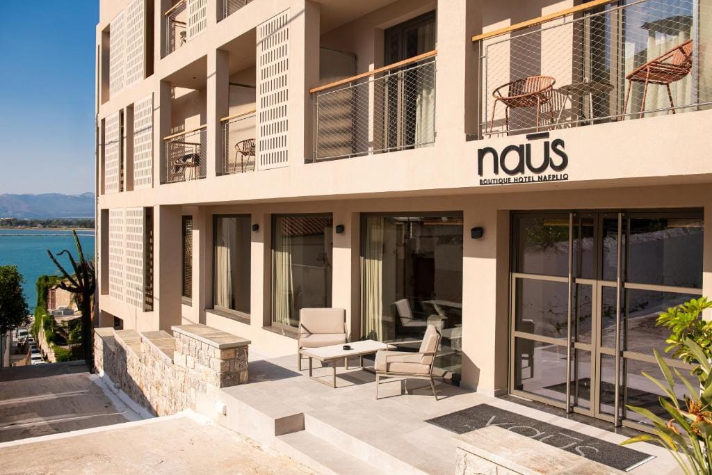 Naus Hotel — 1