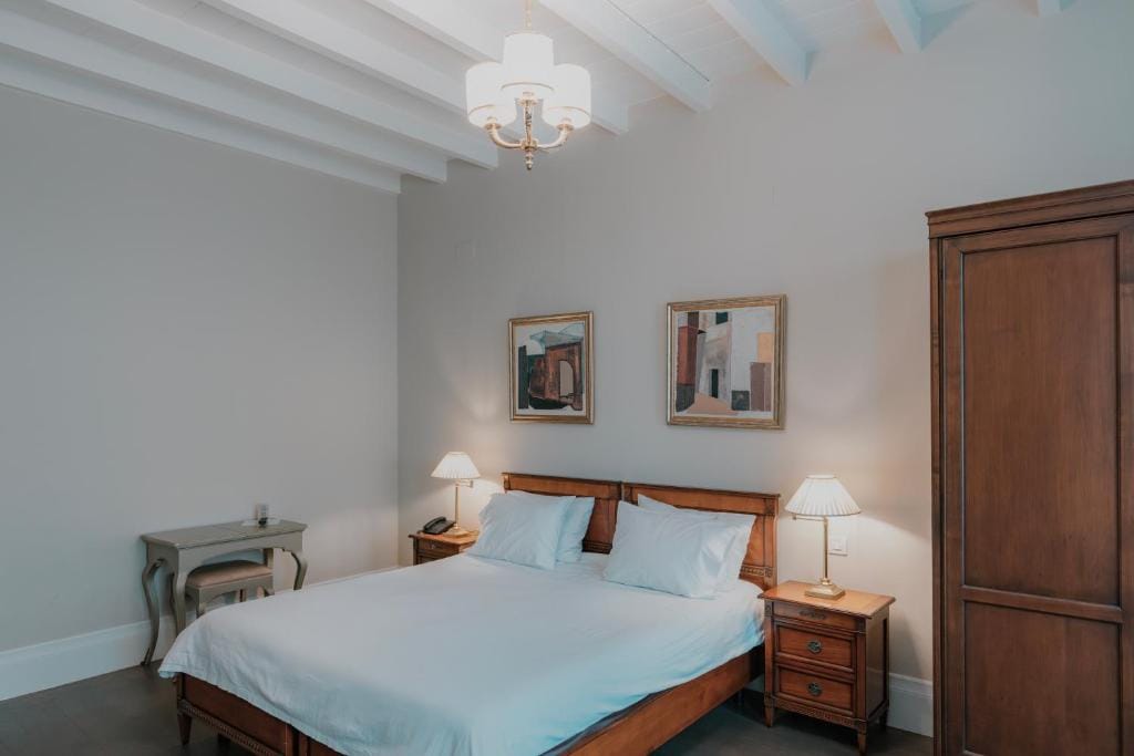 Xenon Inn — 2