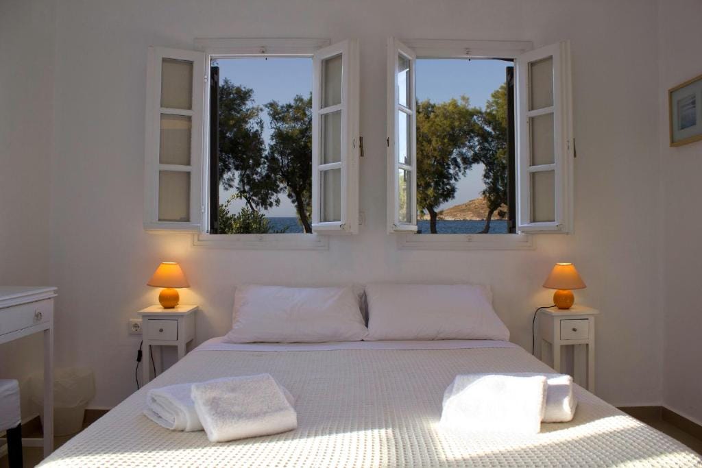 Almira Suites - Seafront - Naousa Paros — 2