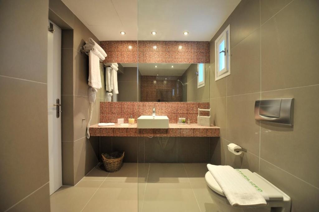 Almira Suites - Seafront - Naousa Paros — 3