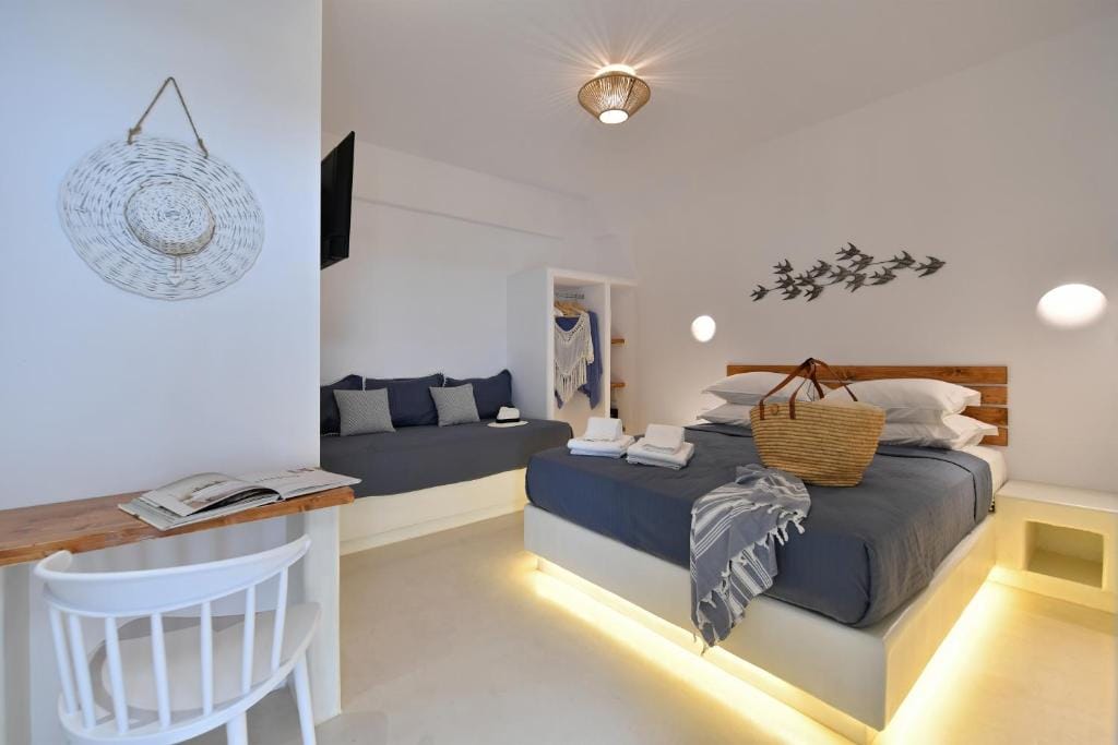 Ammos Luxury Rooms & Home — 2