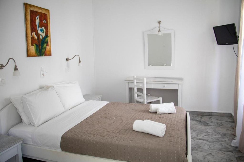 Hotel Manos — 2
