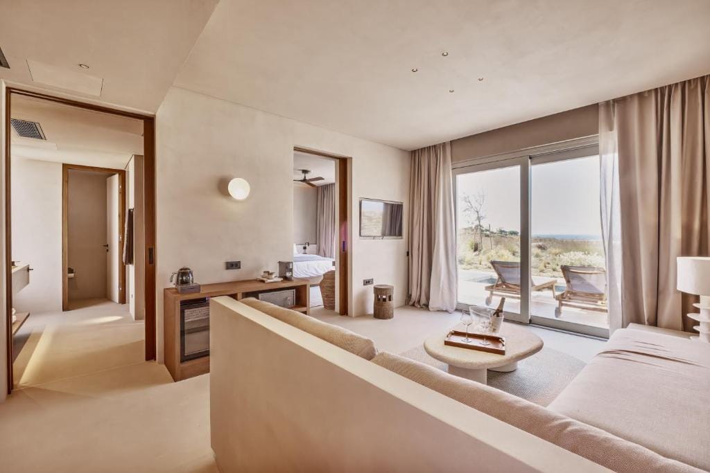 Ovea Paros — 2