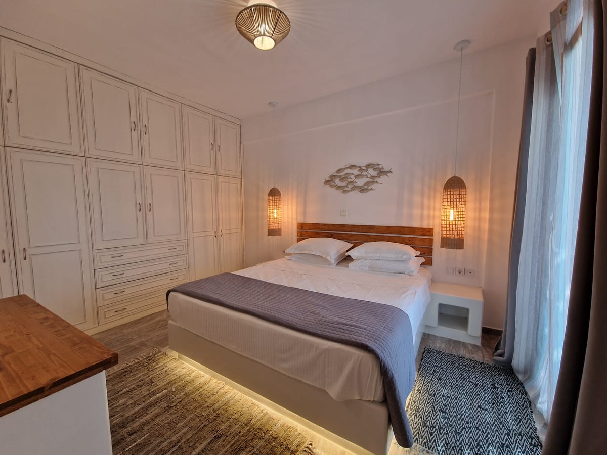 Ammos Luxury Rooms & Home — 2