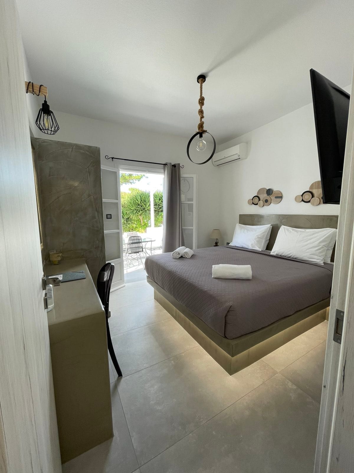Zoumis Residence