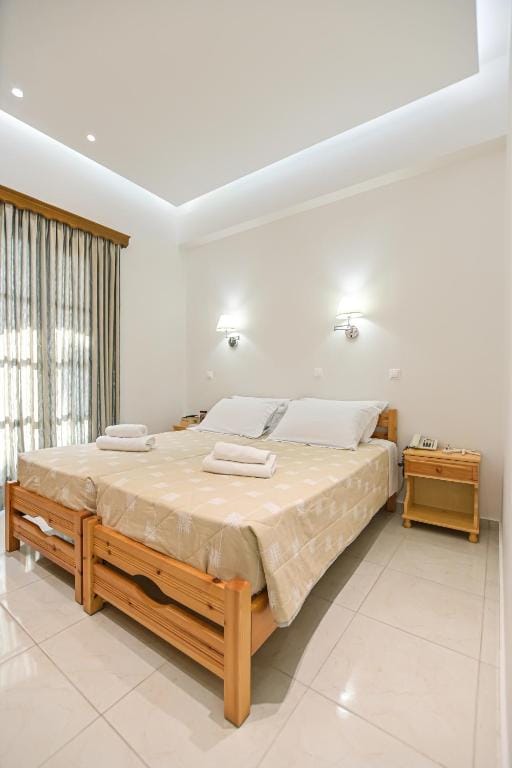 Hotel Zeus — 2